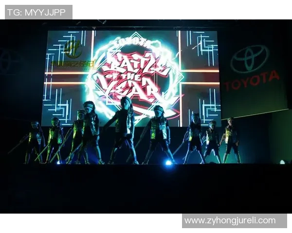 成都攀岩队在世界街舞大赛中以69分稳居积分榜首位