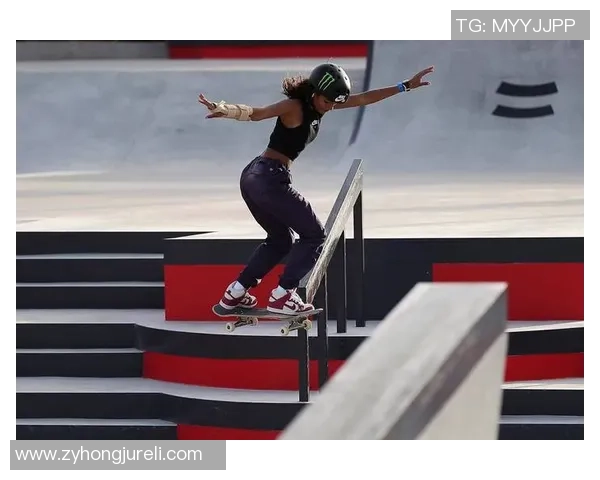 滑板战术解析：成都滑板队如何构建高效防反体系与战术配合